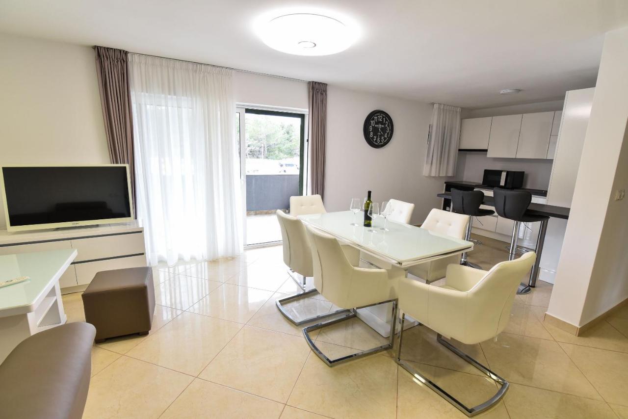 Apartments Sana Vir Εξωτερικό φωτογραφία