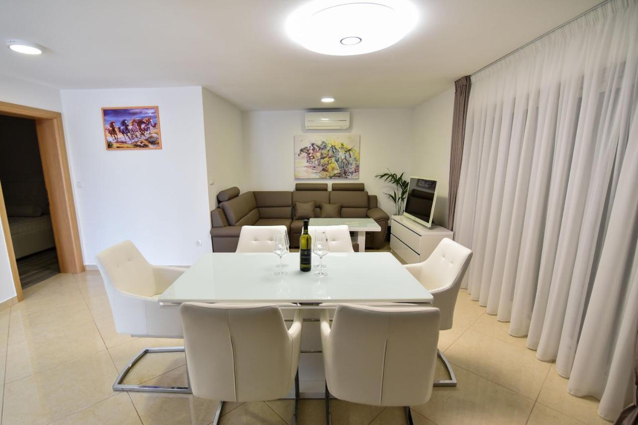 Apartments Sana Vir Εξωτερικό φωτογραφία