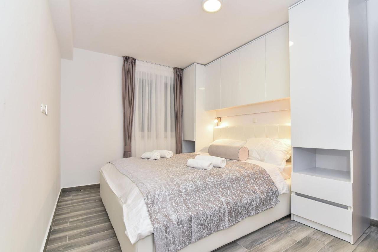 Apartments Sana Vir Εξωτερικό φωτογραφία